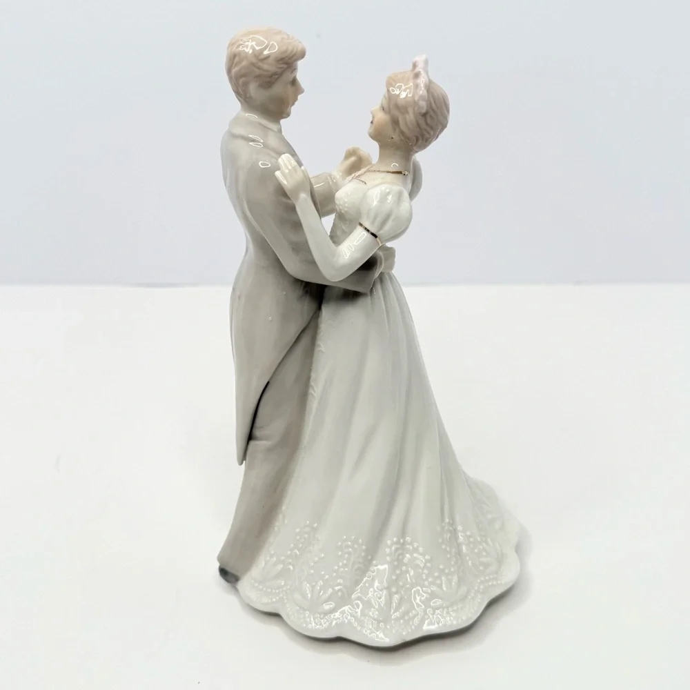 Vintage Bride & Groom Dancing Couple Figurine - Musical and Spins